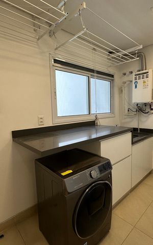 Apartamento à venda com 215m², 3 quartos e 3 vagas Apartamento à venda com 215m², 3 quartos e 3 vagasÁrea de Serviço