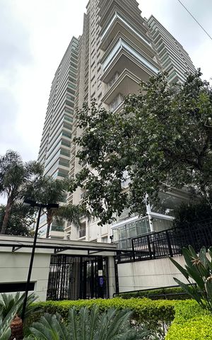 Apartamento à venda com 215m², 3 quartos e 3 vagas Apartamento à venda com 215m², 3 quartos e 3 vagasFachada e portaria