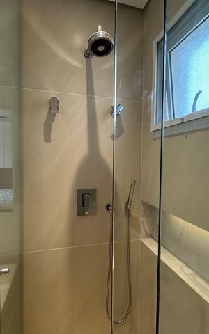 Apartamento à venda com 215m², 3 quartos e 3 vagas Apartamento à venda com 215m², 3 quartos e 3 vagasBanheiro da Suíte 1