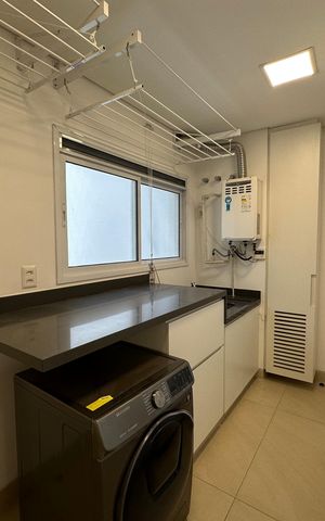 Apartamento à venda com 215m², 3 quartos e 3 vagas Apartamento à venda com 215m², 3 quartos e 3 vagasÁrea de Serviço