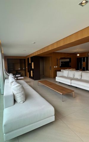 Apartamento à venda com 215m², 3 quartos e 3 vagas Apartamento à venda com 215m², 3 quartos e 3 vagasSala