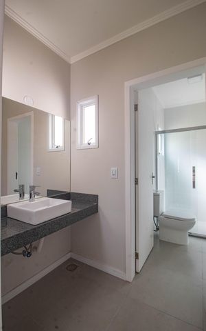 Casa à venda com 314m², 3 quartos e 2 vagas Casa à venda com 314m², 3 quartos e 2 vagasBanheiro Social