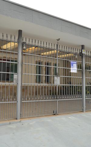 Casa à venda com 240m², 3 quartos e 2 vagasFachada