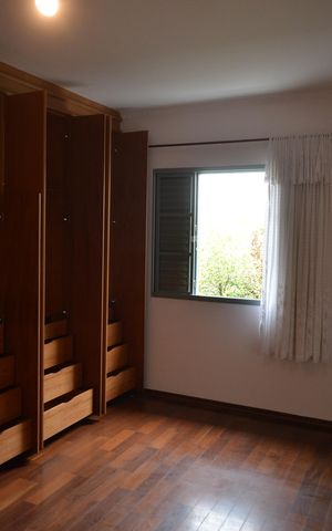 Casa à venda com 240m², 3 quartos e 2 vagasSuíte