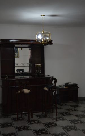 Casa à venda com 240m², 3 quartos e 2 vagasSala