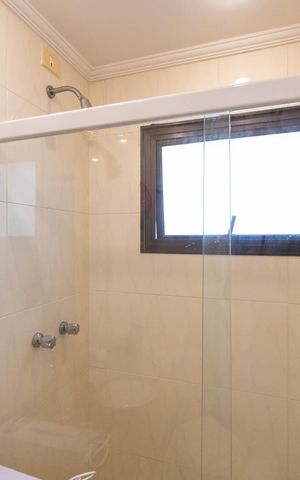 Apartamento à venda com 200m², 3 quartos e 3 vagas Apartamento à venda com 200m², 3 quartos e 3 vagasBanheiro da Suíte 2