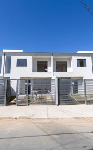 Casa à venda com 130m², 3 quartos e 3 vagas Casa à venda com 130m², 3 quartos e 3 vagasFachada
