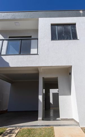 Casa à venda com 130m², 3 quartos e 3 vagas Casa à venda com 130m², 3 quartos e 3 vagasFachada
