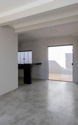 Casa à venda com 130m², 3 quartos e 3 vagas Casa à venda com 130m², 3 quartos e 3 vagasSala