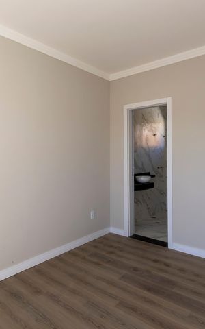 Casa à venda com 130m², 3 quartos e 3 vagas Casa à venda com 130m², 3 quartos e 3 vagasSuíte