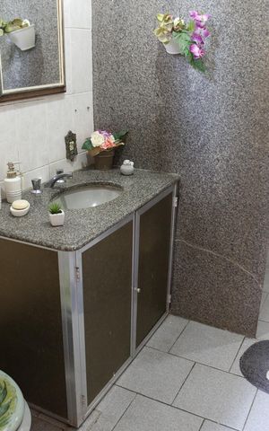 Casa à venda com 300m², 5 quartos e 3 vagasBanheiro 2