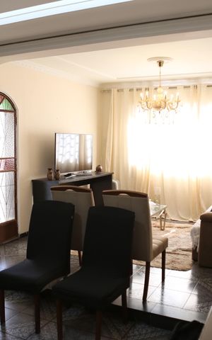 Casa à venda com 300m², 5 quartos e 3 vagasSala