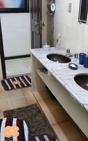 Casa à venda com 300m², 5 quartos e 3 vagasBanheiro Social