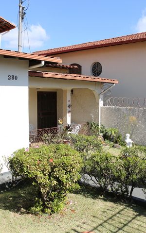Casa à venda com 300m², 5 quartos e 3 vagasQuintal