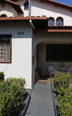 Casa à venda com 300m², 5 quartos e 3 vagasQuintal