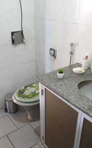 Casa à venda com 300m², 5 quartos e 3 vagasBanheiro 2