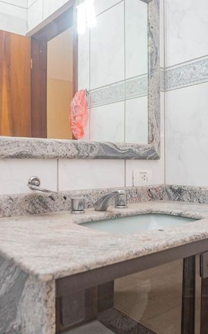 Casa à venda com 410m², 4 quartos e 8 vagasBanheiro da Suíte 4