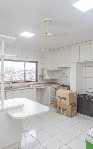 Casa à venda com 410m², 4 quartos e 8 vagasCozinha