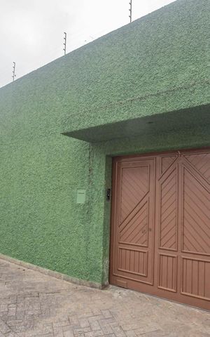 Casa à venda com 410m², 4 quartos e 8 vagasFachada