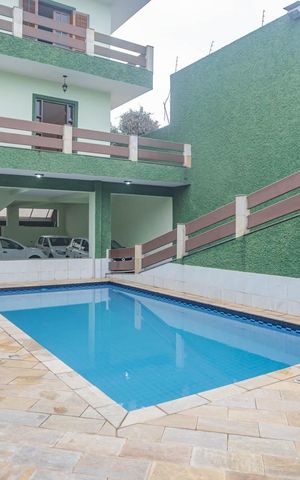 Casa à venda com 410m², 4 quartos e 8 vagasÁrea comum - Piscina