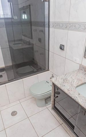Casa à venda com 410m², 4 quartos e 8 vagasBanheiro da Suíte 4