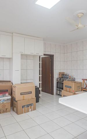 Casa à venda com 410m², 4 quartos e 8 vagasCozinha