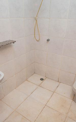 Casa à venda com 410m², 4 quartos e 8 vagasBanheiro de Serviço