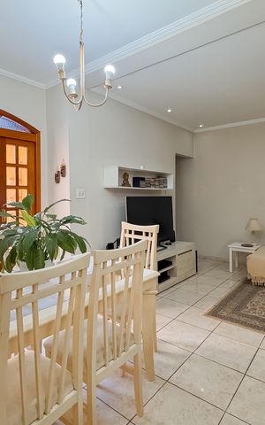 Casa para alugar com 256m², 3 quartos e sem vaga Casa para alugar com 256m², 3 quartos e sem vagaSala