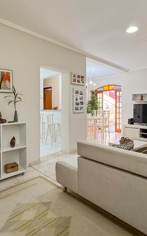 Casa para alugar com 256m², 3 quartos e sem vaga Casa para alugar com 256m², 3 quartos e sem vagaSala