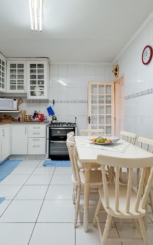 Casa para alugar com 256m², 3 quartos e sem vaga Casa para alugar com 256m², 3 quartos e sem vagaCozinha