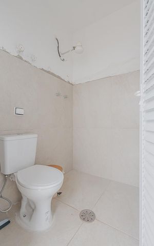 Casa à venda com 300m², 4 quartos e 4 vagasÁrea de Serviço - Banheiro
