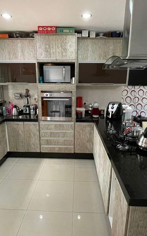 Casa à venda com 250m², 3 quartos e 4 vagas Casa à venda com 250m², 3 quartos e 4 vagasCozinha