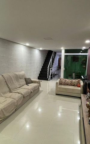 Casa à venda com 250m², 3 quartos e 4 vagas Casa à venda com 250m², 3 quartos e 4 vagasSala
