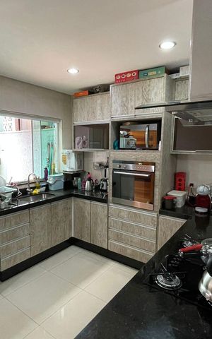 Casa à venda com 250m², 3 quartos e 4 vagas Casa à venda com 250m², 3 quartos e 4 vagasCozinha