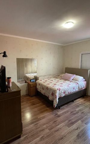 Casa à venda com 250m², 3 quartos e 4 vagas Casa à venda com 250m², 3 quartos e 4 vagasQuarto