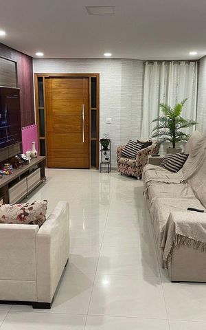 Casa à venda com 250m², 3 quartos e 4 vagas Casa à venda com 250m², 3 quartos e 4 vagasSala