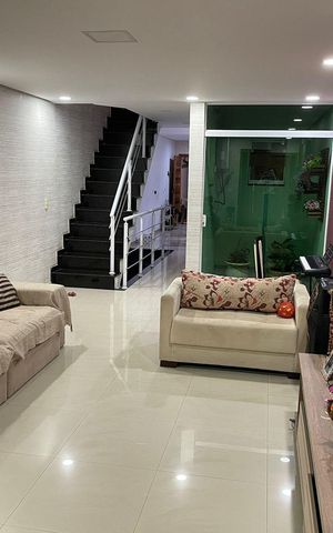 Casa à venda com 250m², 3 quartos e 4 vagas Casa à venda com 250m², 3 quartos e 4 vagasSala