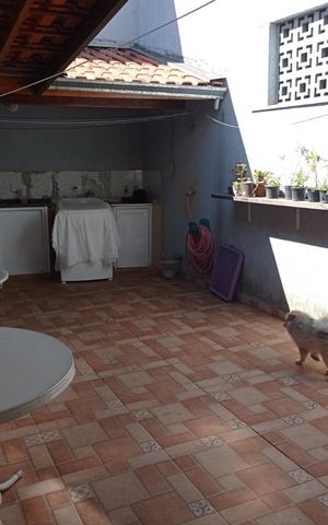 Casa à venda com 250m², 3 quartos e 4 vagas
