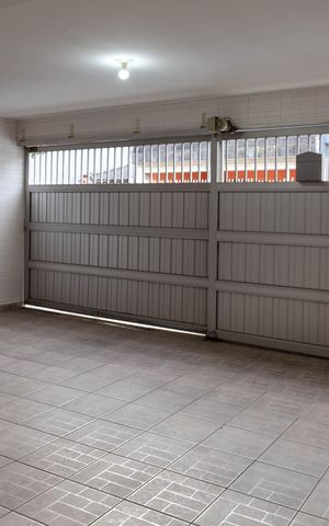Casa à venda com 222m², 3 quartos e 4 vagas Casa à venda com 222m², 3 quartos e 4 vagasÁrea Externa