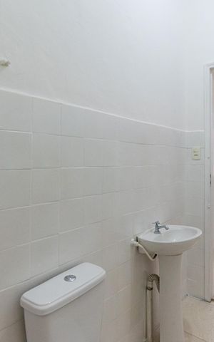 Casa à venda com 142m², 2 quartos e 1 vaga Casa à venda com 142m², 2 quartos e 1 vagaBanheiro de Serviço