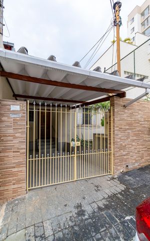 Casa à venda com 142m², 2 quartos e 1 vaga Casa à venda com 142m², 2 quartos e 1 vagaFachada