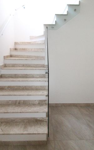 Casa para alugar com 185m², 4 quartos e 2 vagasSala