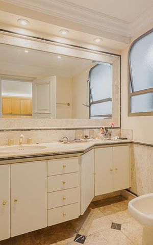 Apartamento à venda com 402m², 4 quartos e 4 vagasBanheiro da Suíte 3