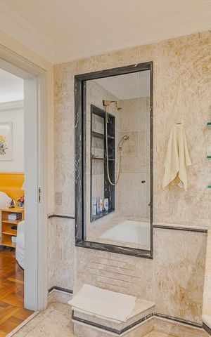 Apartamento à venda com 402m², 4 quartos e 4 vagasBanheiro da Suíte 3