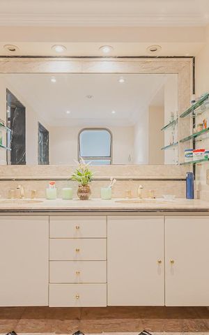 Apartamento à venda com 402m², 4 quartos e 4 vagasBanheiro da Suíte 4
