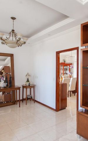 Casa à venda com 463m², 3 quartos e 10 vagas Casa à venda com 463m², 3 quartos e 10 vagasSala