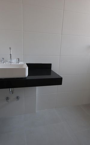 Casa de condomínio à venda com 170m², 3 quartos e 2 vagasBanheiro Social