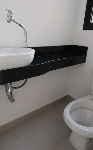 Casa de condomínio à venda com 170m², 3 quartos e 2 vagasLavabo