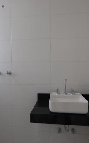 Casa de condomínio à venda com 170m², 3 quartos e 2 vagasBanheiro da Suíte