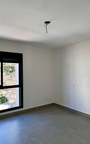 Casa à venda com 276m², 3 quartos e 2 vagas Casa à venda com 276m², 3 quartos e 2 vagasSuíte